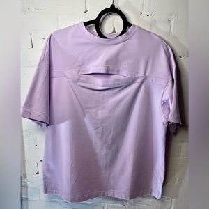 NWOT VHNY PEEP OPENING SHORT SLEEVE TEE SIZE SMALL IN LILAC